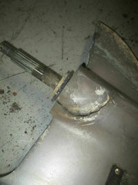 Load image into Gallery viewer, Yamaha 115hp 2 stroke outboard lower unit with 25" shaft CASING IS CRACKED!
