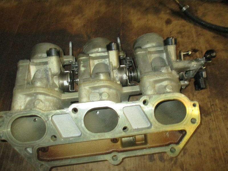2005 Yamaha 225hp 4-stroke outboard starboard intake manifold 69j-13641