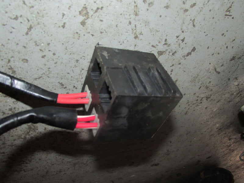 2002 Yamaha Outboard 200 VMAX OX66 VX200TLRA fuse holder 61A-82153-00-00