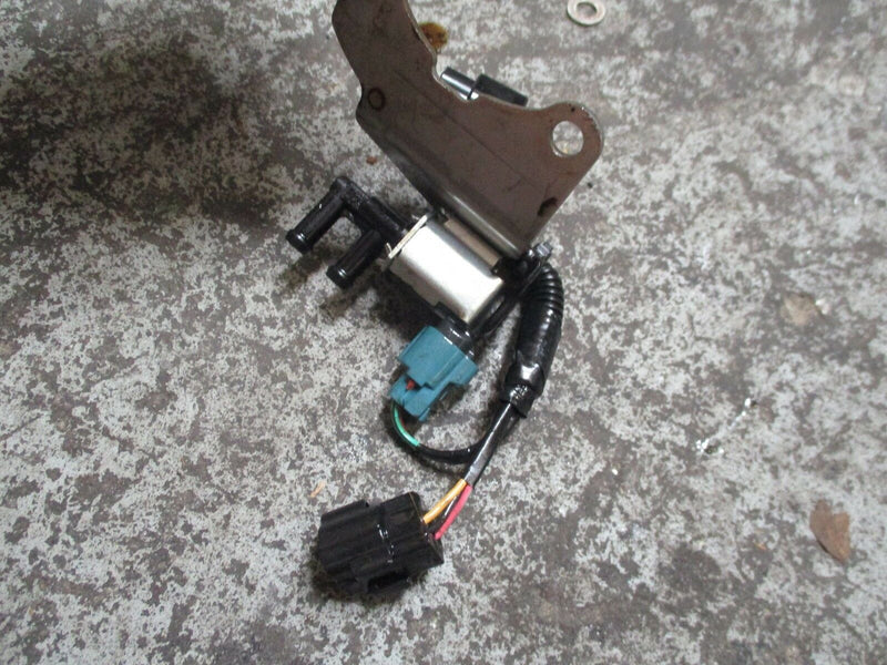 2007 Yamaha outboard F250TXR 4 stroke solenoid valve with bracket harness