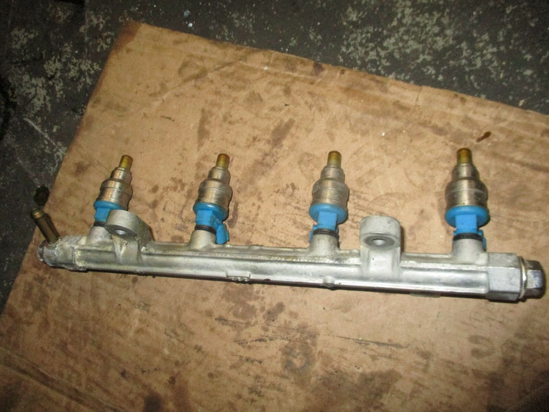 2000 Suzuki DF 60 hp 4 stroke outboard fuel rail with injector set