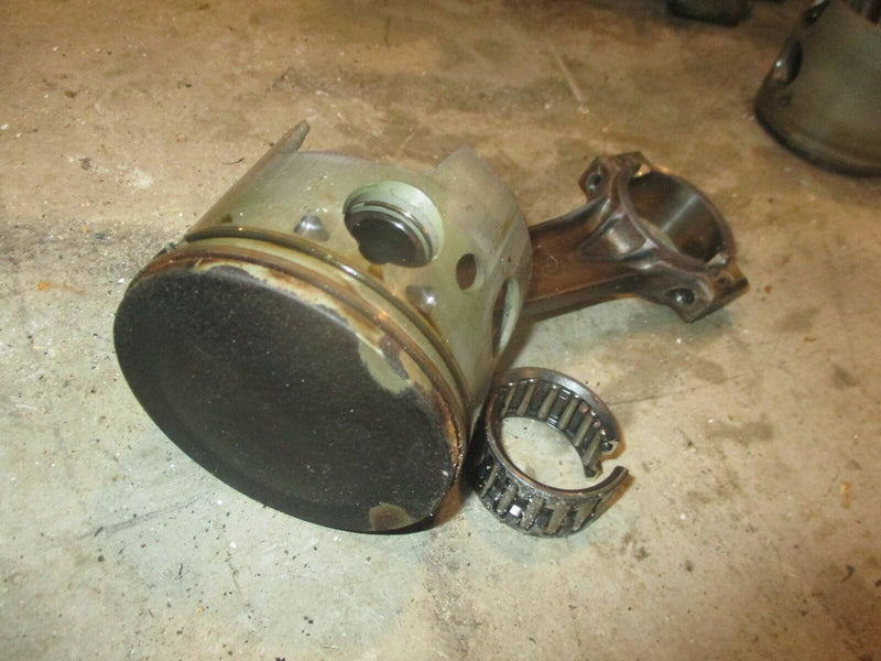 Evinrude 200hp Ocean Pro 2-Stroke Outboard Starboard Piston and Rod (436859)