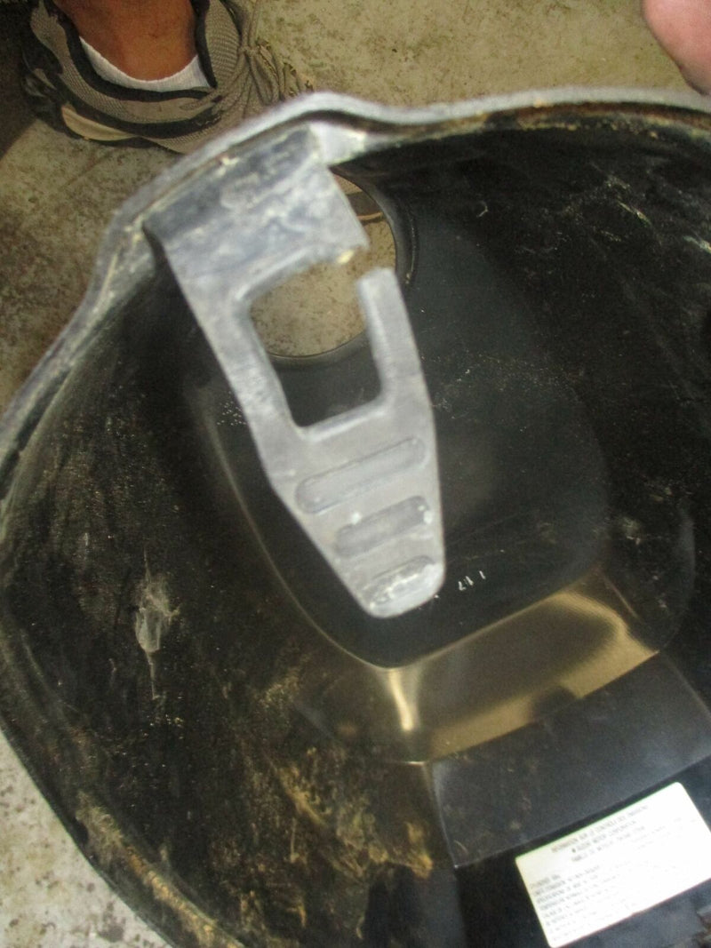 Suzuki 2.5hp 4 stroke outboard top cowling