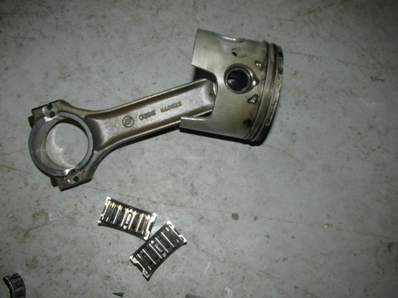 Johnson outboard 225hp Venom 2-stroke J225STLERK starboard piston and rod 329876