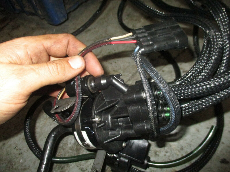 2009 Evinrude outboard 115hp ETEC oil injector and distributor 5007364