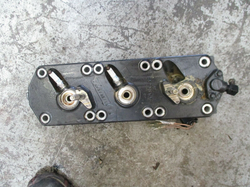 1998 Mercury Optimax 135hp outboard cylinder head 852381A1 852380A1