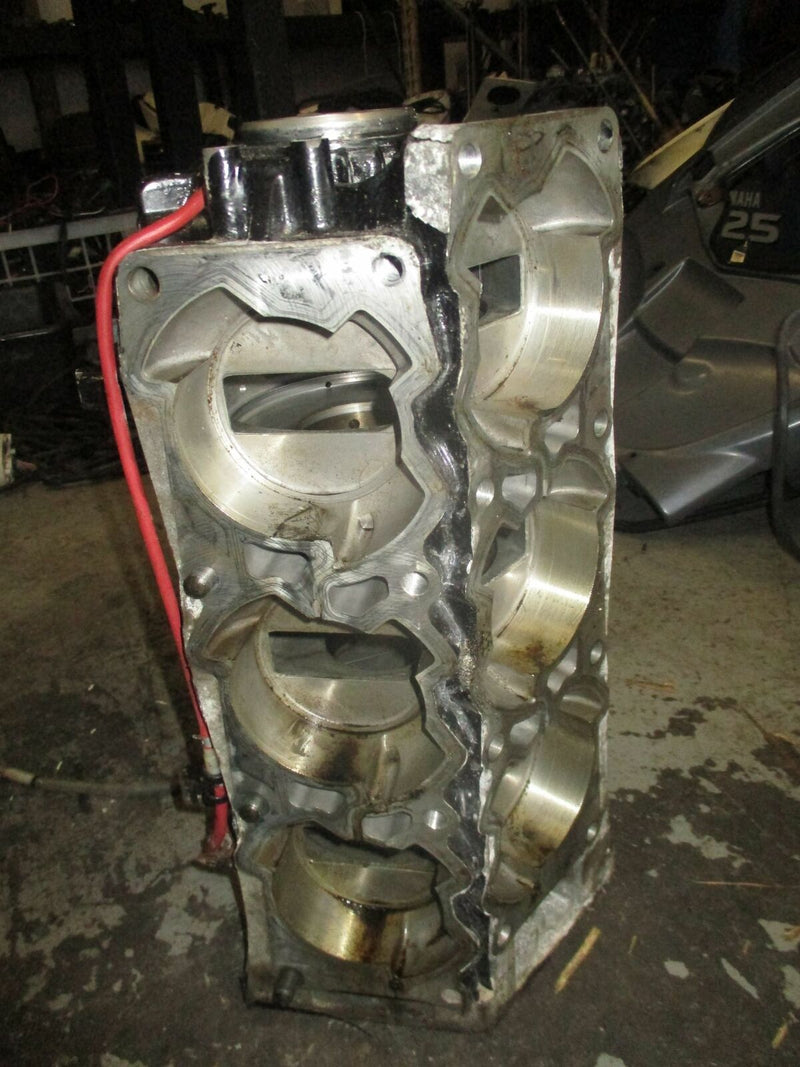 Suzuki DT225 225hp outboard crankcase block