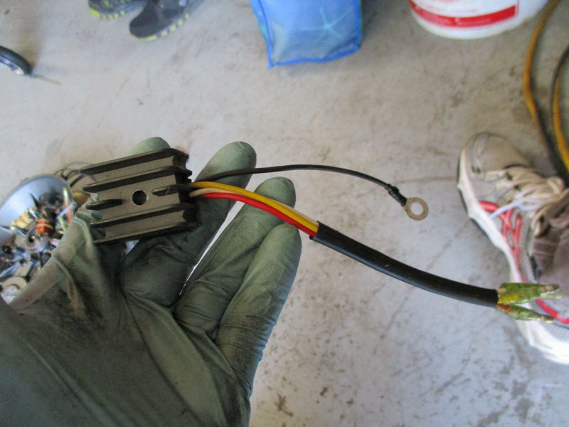 1997 Suzuki DT75 outboard rectifier regulator