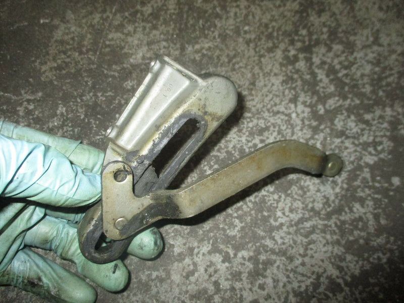 1996 Yamaha C85 85hp 2-stroke outboard shift bracket