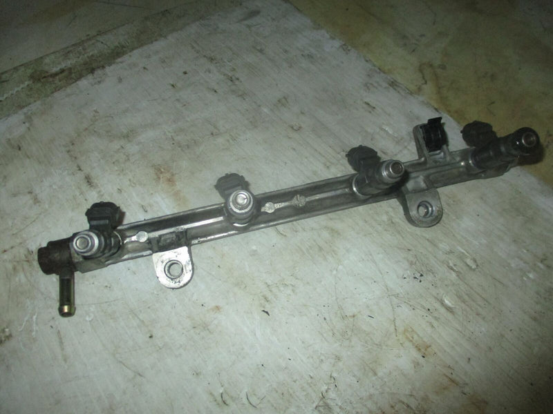 Suzuki DF70 70hp outboard fuel rail and injector set (15751-99E00)