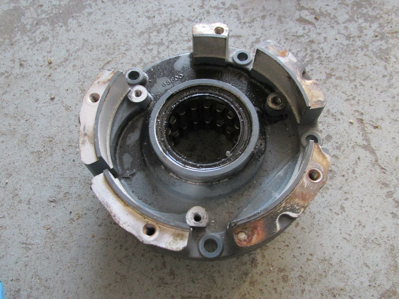 2002 Yamaha outboard Z200TXRA 2 stroke 200hp bearing carrier 68F-15163-00-94