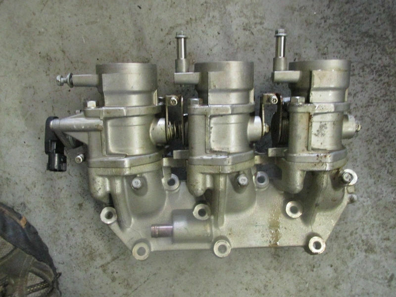 2011 Yamaha outboard 4 stroke F225TXR 225hp stbd intake manifold 69J-13752-01-00