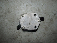 Load image into Gallery viewer, 1998 Yamaha outboard 175hp carbureted S175TXRW fuel pump 6E5-24410-03-00

