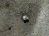 Load image into Gallery viewer, 2000 Yamaha F115TXRY 4-stroke 115hp oil pressure sensor
