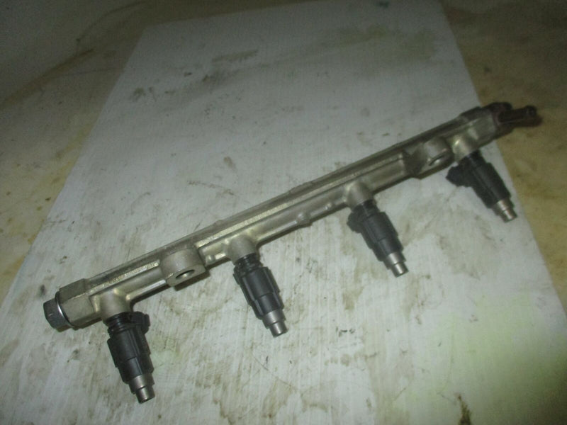 Suzuki DF70 outboard fuel rail and injector set (15751-99E00)