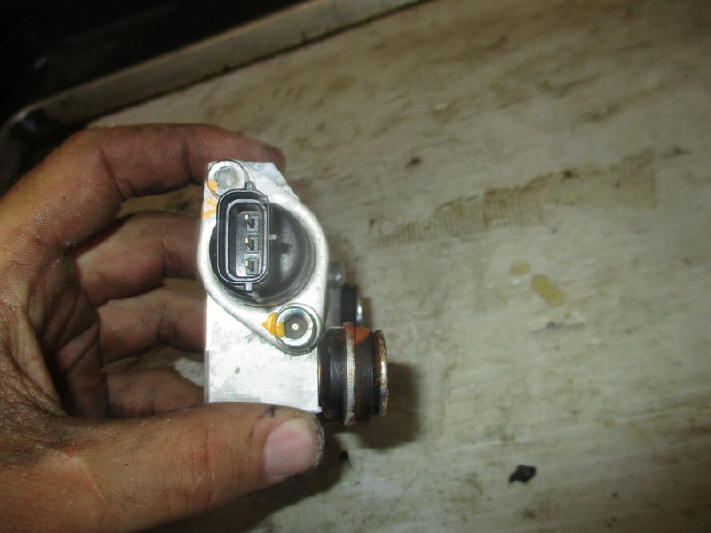 Yamaha HPDI 300hp outboard pressure sensor (60V-82380-00-00)
