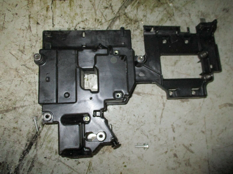2003 Yamaha 225 4-stroke LF225TXRB electric mounting plate cover