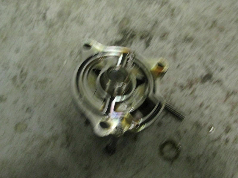 2002 Suzuki outboard DF140 14001Z-251032 oil pump 16400-90J00
