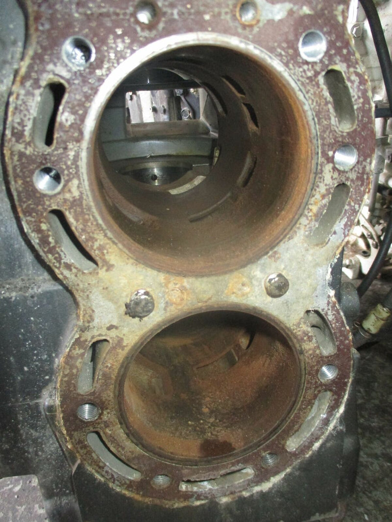 Suzuki DT115 115hp outboard crankcase block