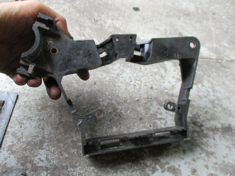 1990 Evinrude VE120TLESB 120hp outboard plastic mounting bracket 584019