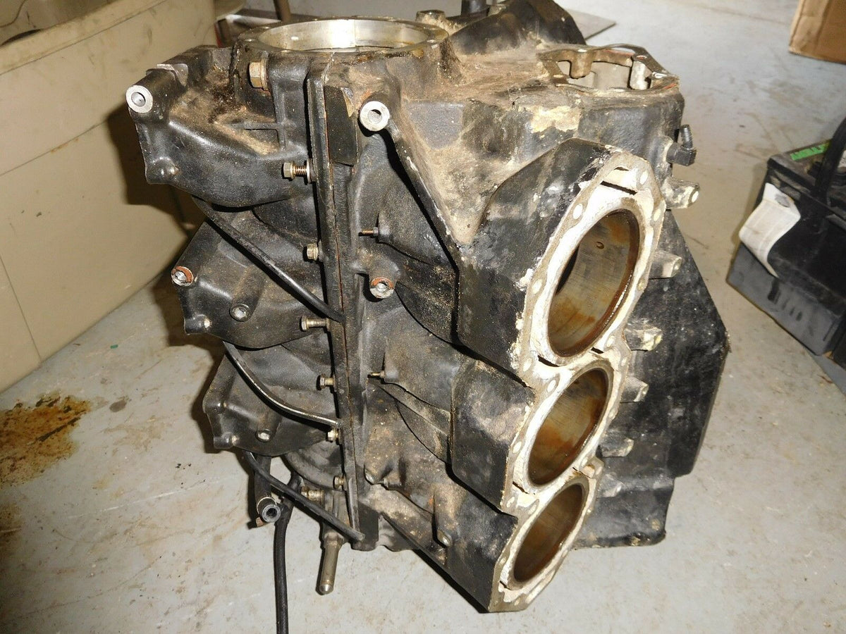 1988 Johnson J200TXCCR outboard Crankcase block