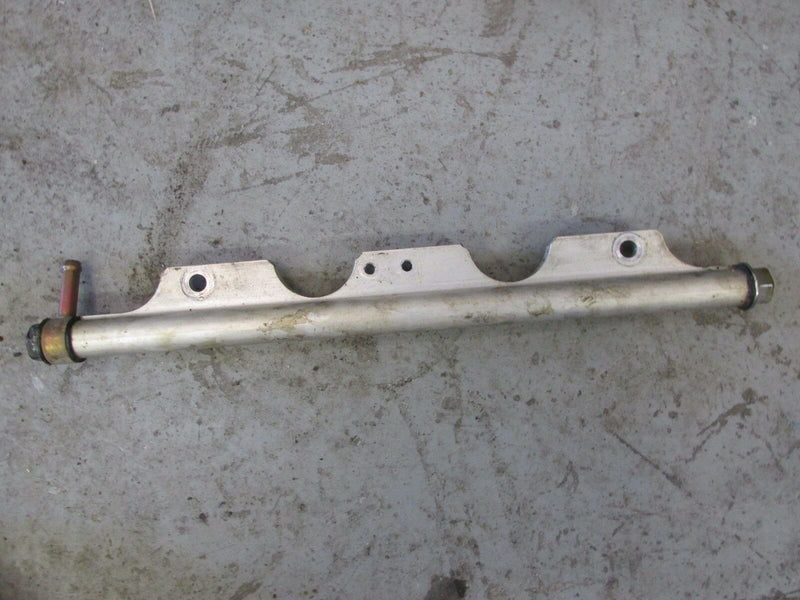2001 Suzuki DF 90 09001F-151667 4 stroke fuel rail 15750-90J00