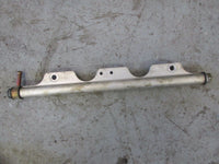 Load image into Gallery viewer, 2001 Suzuki DF 90 09001F-151667 4 stroke fuel rail 15750-90J00
