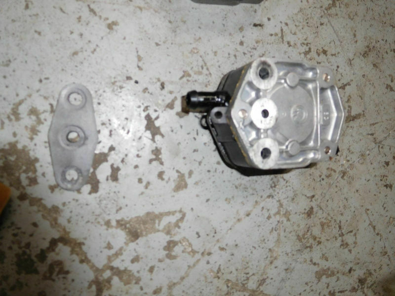 2000 Yamaha outboard 250 hp OX66 SWS Lx250TURY Fuel pump 6E5-24410-10-00