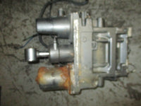 Load image into Gallery viewer, 1998 Suzuki Outboard DT225 2-stroke power tilt and trim unit
