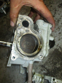 Load image into Gallery viewer, Suzuki 2.5hp 4 stroke outboard crankcase block (11200-97J00)
