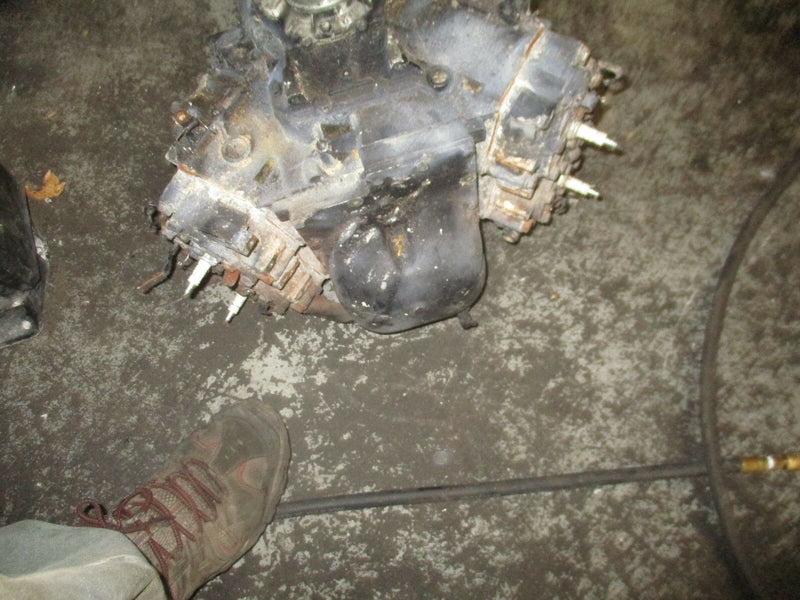 Evinrude outboard 100 hp 2-stroke E100STLESB crankcase powerhead