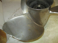 Load image into Gallery viewer, Yamaha 225- 250 hp outboard counter rotating propeller 15 1/4 by 17
