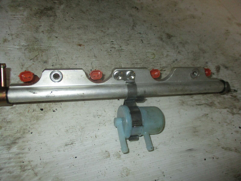Suzuki 140hp 4 stroke outboard fuel rail with injector set (15751-90J03)