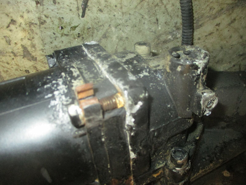 Suzuki DF70 70hp outboard tilt trim unit