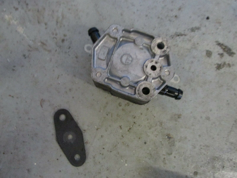2001 Yamaha outboard Z200TXRZ 2 stroke fuel pump 6E5-24410-10-00