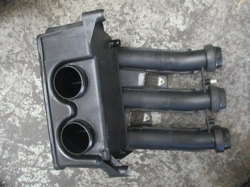 2005 Yamaha 225hp 4-stroke outboard strbd intake silencer 69j-14440