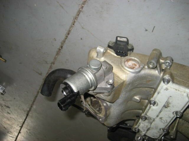 Johnson outboard 140 hp Four Stroke intake manifold with IAC valve 5033535