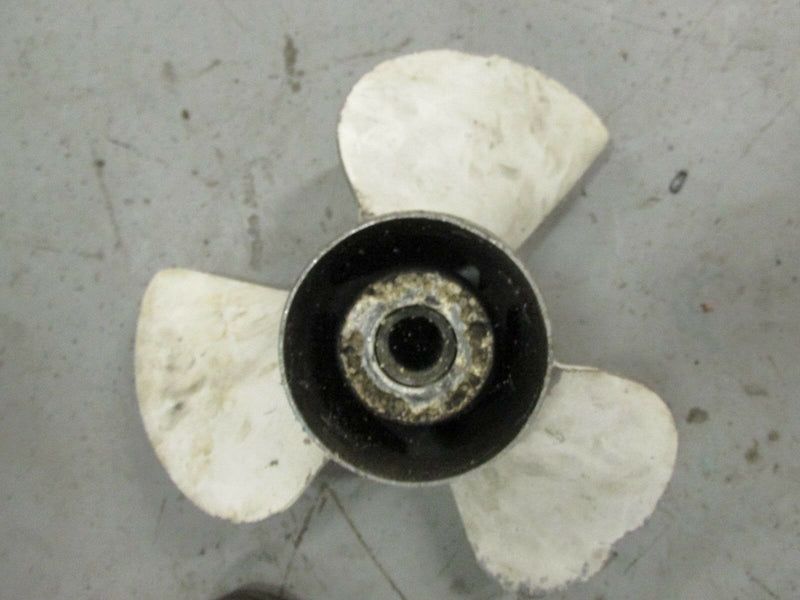 Yamaha aluminum propellor 17 pitch M sized hub