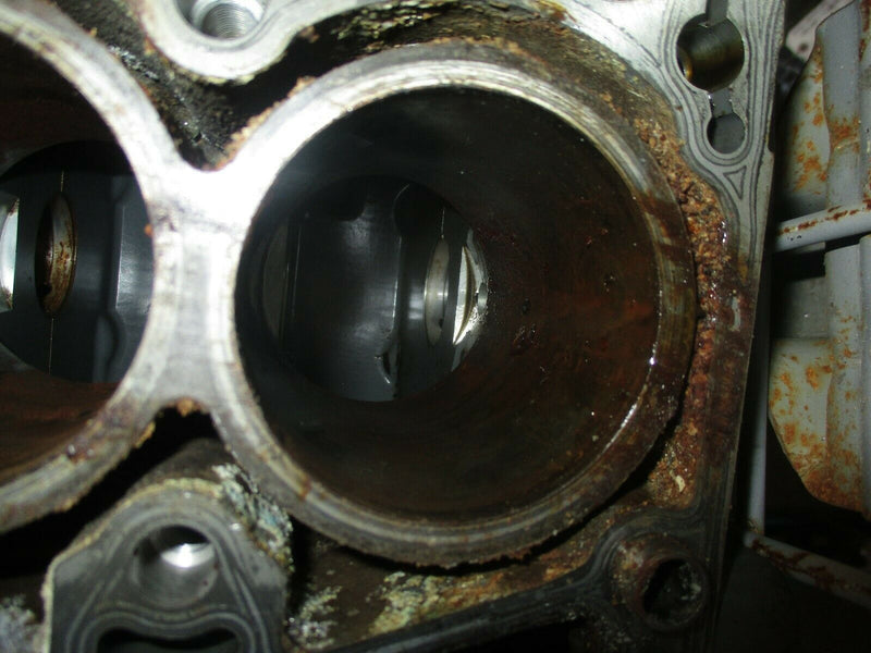 2004 Johnson/Suzuki 25hp 4 stroke outboard crankcase block