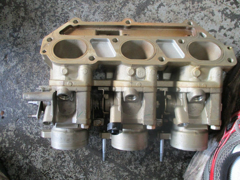 2005 Yamaha outboard F225TXRD 4 stroke 225hp stbd intake manifold 69j-13750
