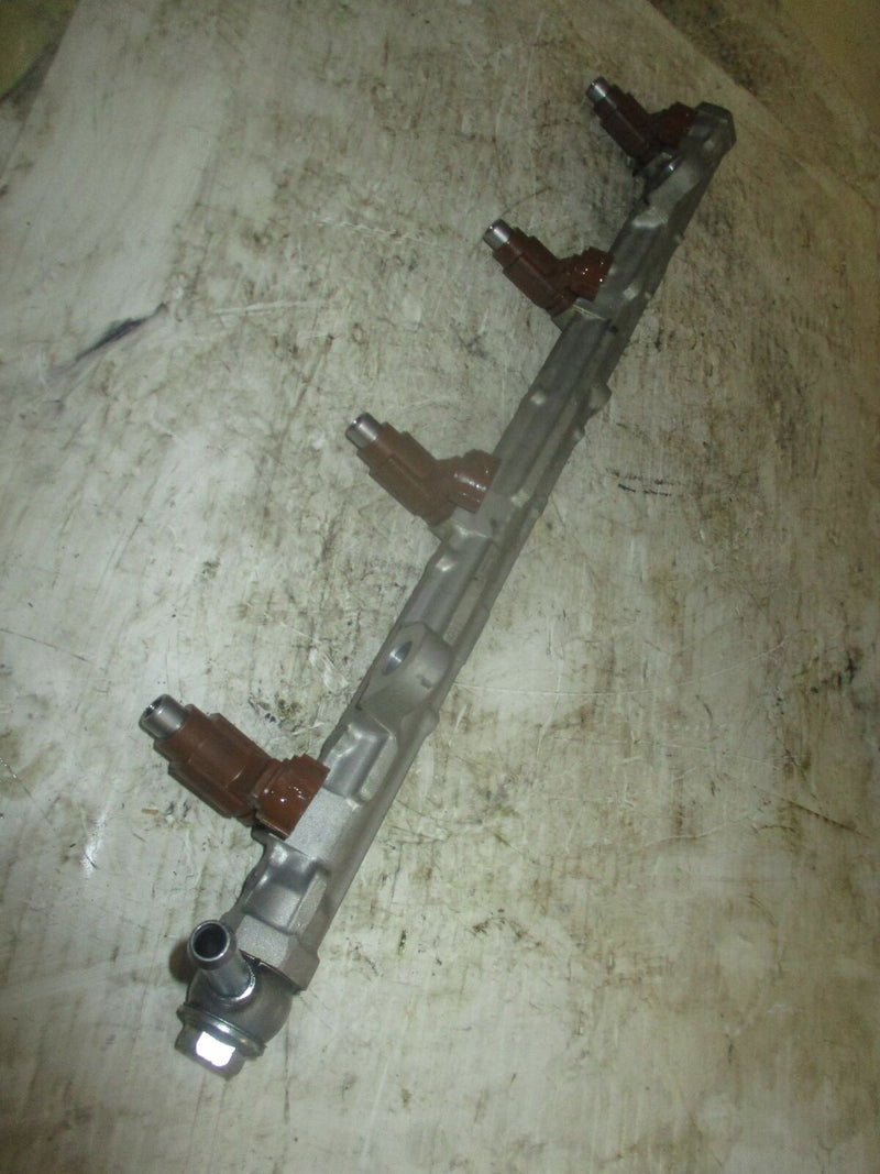 Suzuki DF150 150hp outboard fuel rail with injector set (15751-96J00)