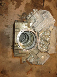 Load image into Gallery viewer, Evinrude 175hp 2 stroke outboard crankcase block
