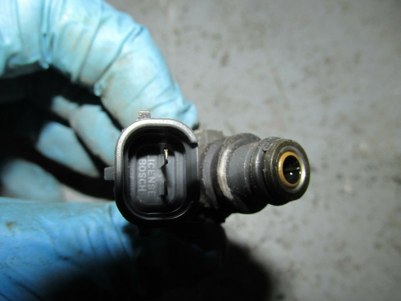 Suzuki DF70 4 stroke outboard fuel injector (15710-66D00)