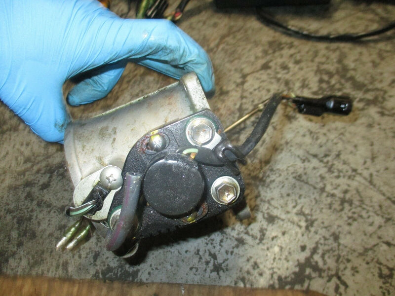 1996 Suzuki outboard DT 225 hp 2-stroke throttle body 13300-92e30