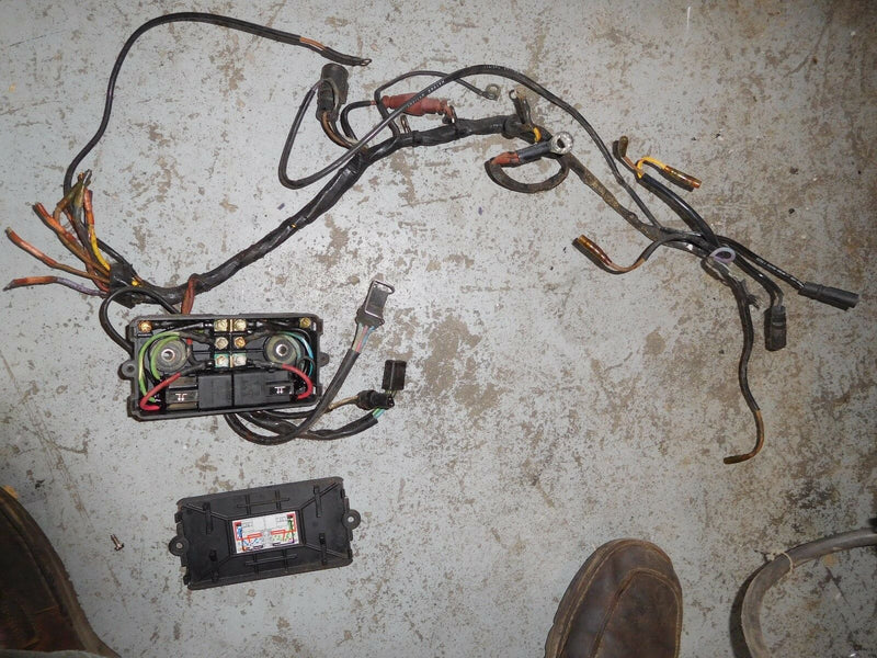 1988 Johnson J200TXCCR outboard Wire Harness junction box