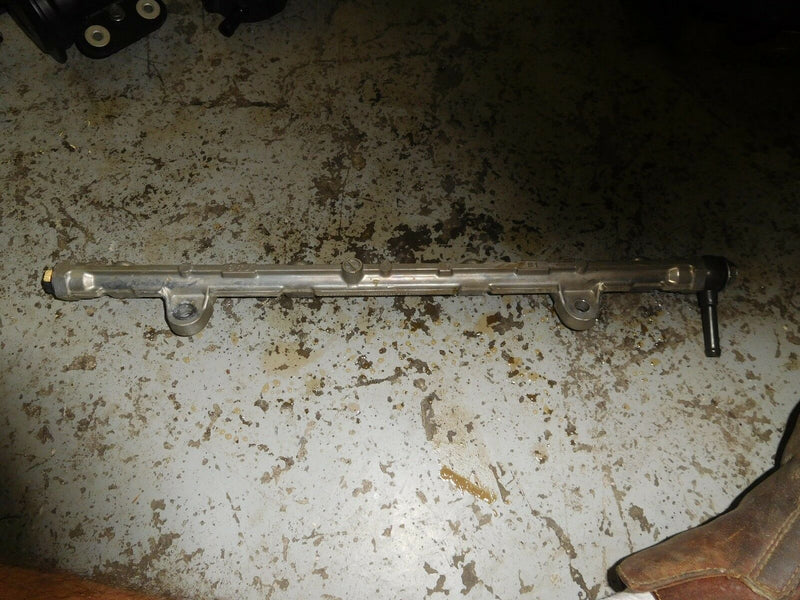 2006 Suzuki outboard DF 175 4-stroke Fuel Rail 15751-96J00