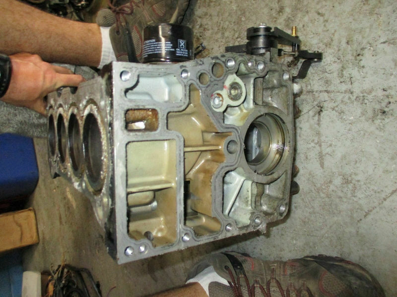 1999 Johnson Evinrude 70 hp 4 stroke outboard Crankcase block