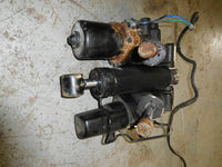 Load image into Gallery viewer, 2002 Suzuki outboard DT 225hp 22501-25065 tilt and trim unit
