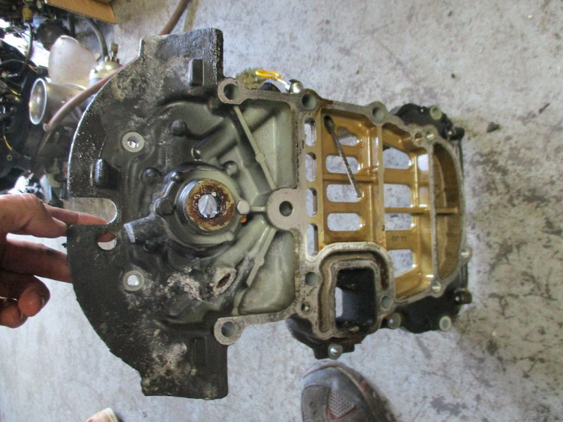 1999 Suzuki DF40 4-stroke outboard engine holder and oil pump 16100-87j11
