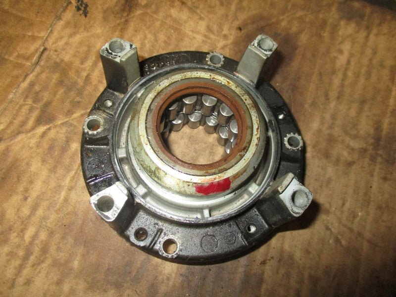 1989 Johnson 110hp outboard crankshaft upper bearing carrier 321238